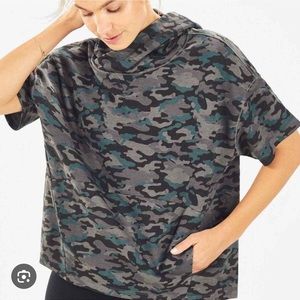 Fabletics | Kangaroo pocket short sleeve hoodie athletic sweatshirt size…